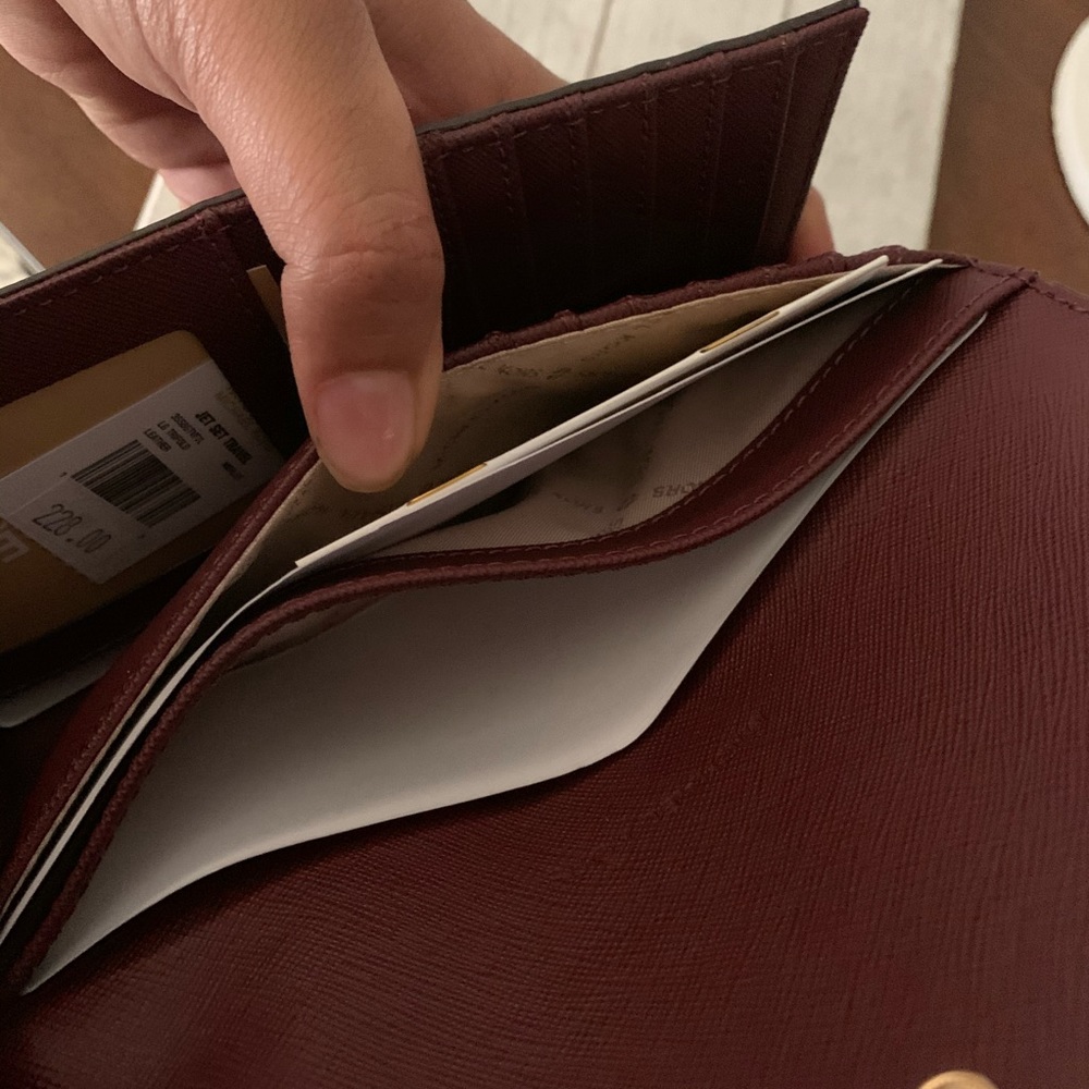 New Mk large trifold wallet ๐ - Picture 5 of 6